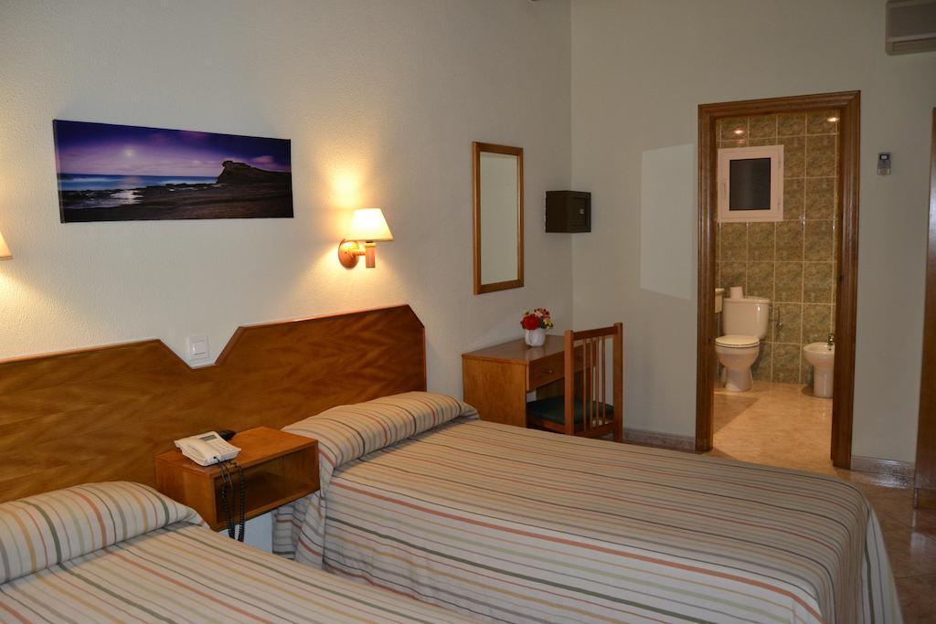Alfons Hotel Сьюдадела Экстерьер фото
